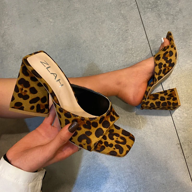 2022 fashion sandals summer new square toe ladies chunky heel slip-on slippers shoes dress office party female pumps 35-43 size
2022 fashion sandals summer new square toe ladies chunky heel slip-on slippers shoes dress office party female pumps 35-43 size
