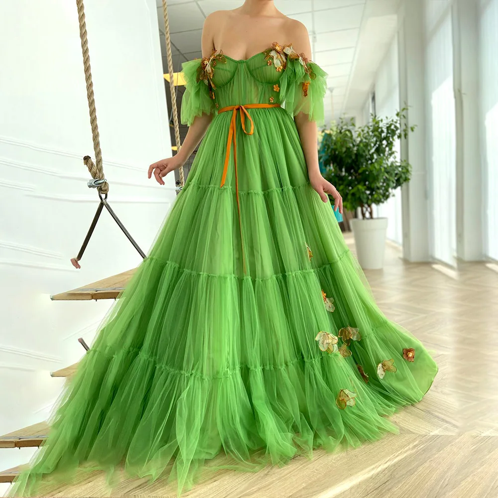 Green A Line Princess Prom Party Dresses Off Shoulder Handmade 3D Flowers Evening Dress Tiered Tulle Long Graduation Prom Gowns 
Green A Line Princess Prom Party Dresses Off Shoulder Handmade 3D Flowers Evening Dress Tiered Tulle Long Graduation Prom Gowns