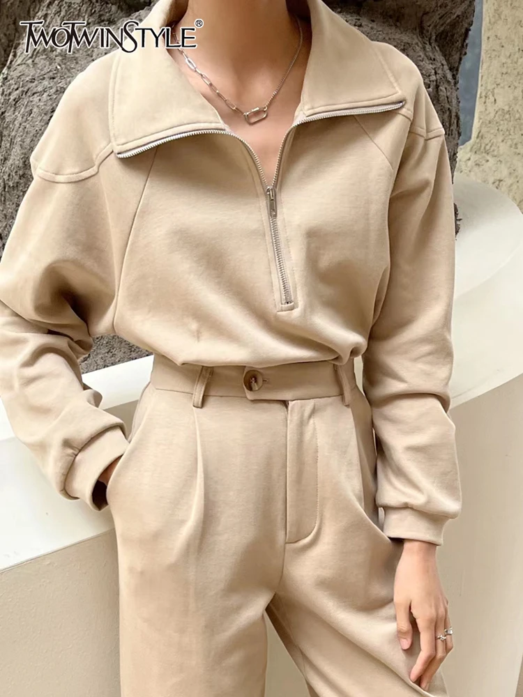 TWOTWINSTYLE Casual Solid Sweatshirt For Women Lapel Loose Long Sleeve Patchwork Zippers Pullovers Female 2022 Spring Clothing
TWOTWINSTYLE Casual Solid Sweatshirt For Women Lapel Loose Long Sleeve Patchwork Zippers Pullovers Female 2022 Spring Clothing