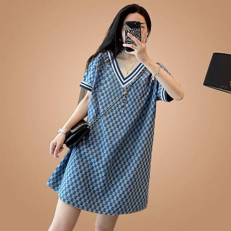 2023 New Arrival Summer Korean Style Women Casual Loose Plaid Cotton Denim V-neck Short Sleeve Above Knee, Mini Dresses P660
2023 New Arrival Summer Korean Style Women Casual Loose Plaid Cotton Denim V-neck Short Sleeve Above Knee, Mini Dresses P660