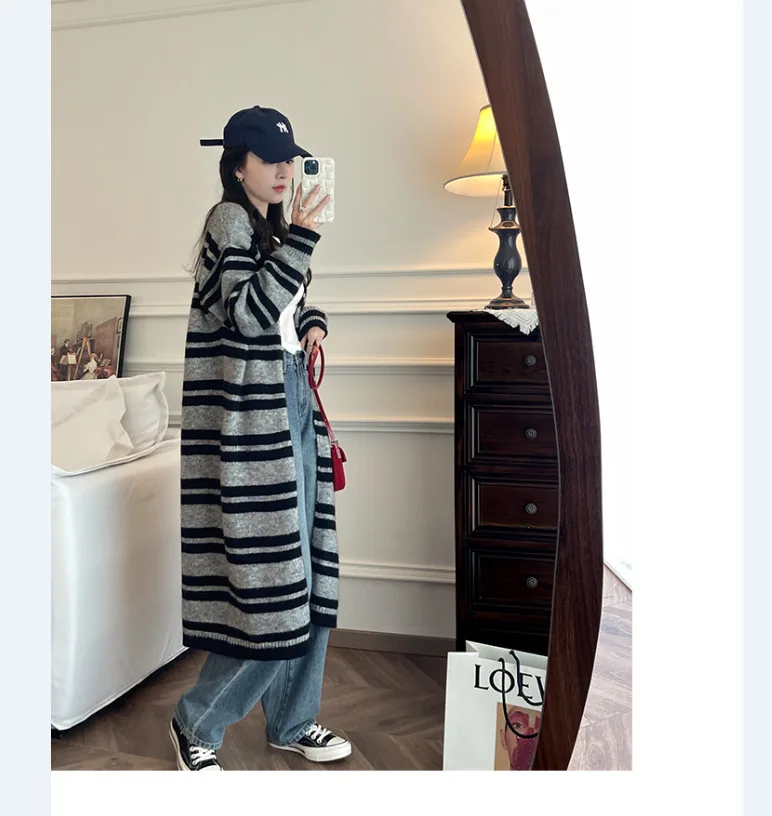 Fashion Sweater Cardigan White Black Striped Knitted Sweater Women Long Cardigan Long Sleeve Cardigan Female 2022 Winter
Fashion Sweater Cardigan White Black Striped Knitted Sweater Women Long Cardigan Long Sleeve Cardigan Female 2022 Winter