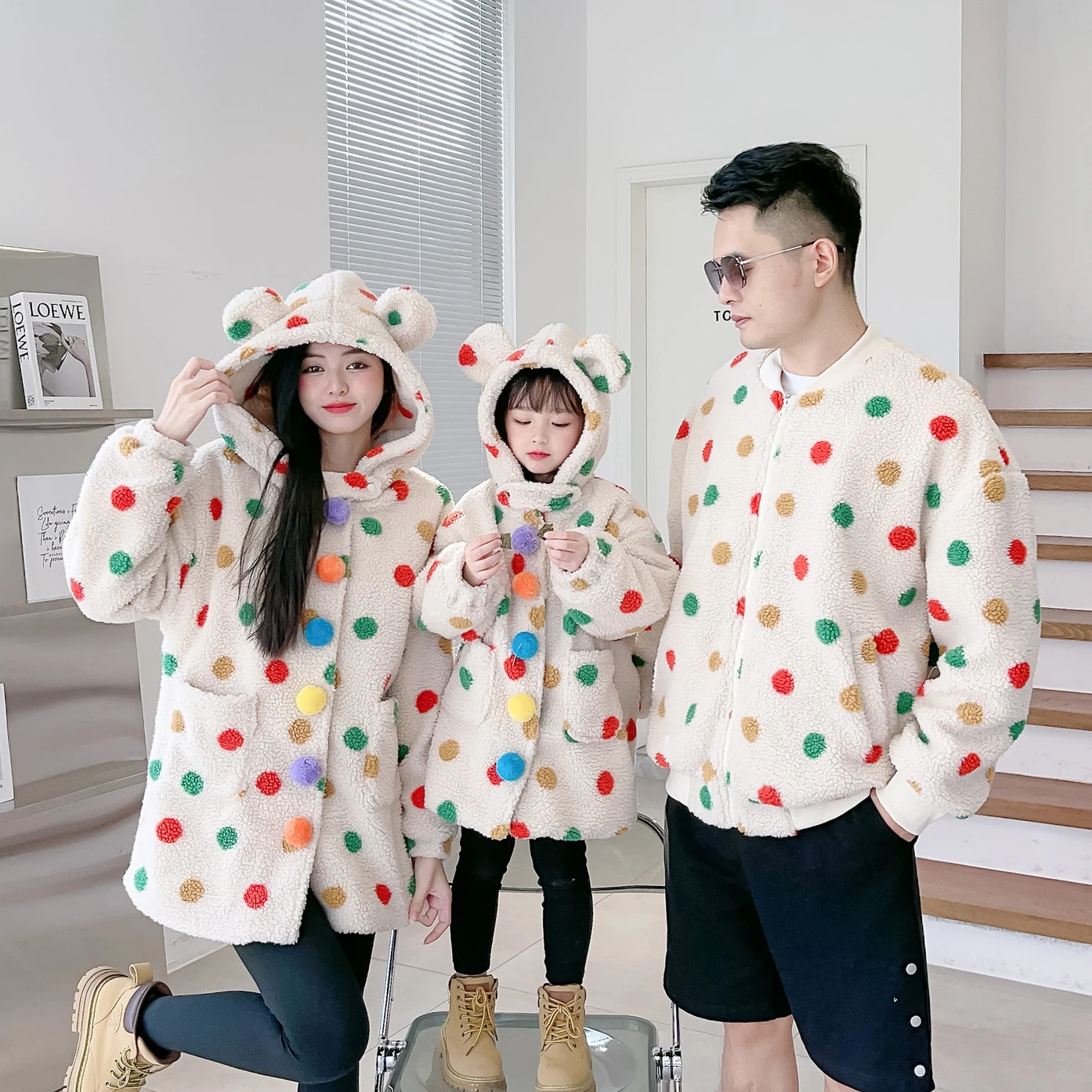 Family Warm Clothes Mom Baby Couple Look Winter Clothing Men Dad And Son Daughter Fleece Thick Jacket Women Baby Girls Coat Hood
Family Warm Clothes Mom Baby Couple Look Winter Clothing Men Dad And Son Daughter Fleece Thick Jacket Women Baby Girls Coat Hood