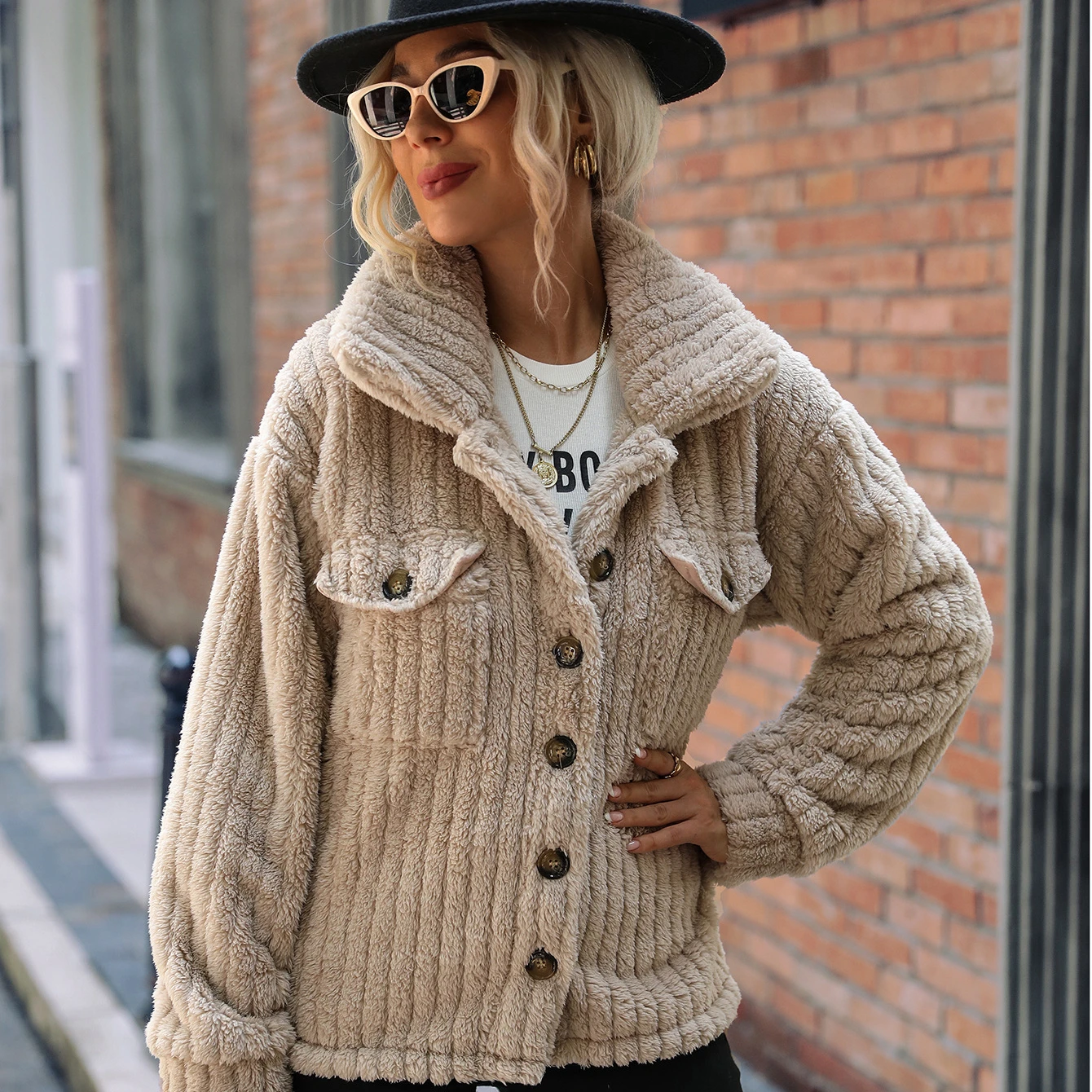 Coat for Women Autumn and Winter Fashion Double-Sided Velvet Lapel Breasted Mid-Length Plush Coat for Women
Coat for Women Autumn and Winter Fashion Double-Sided Velvet Lapel Breasted Mid-Length Plush Coat for Women