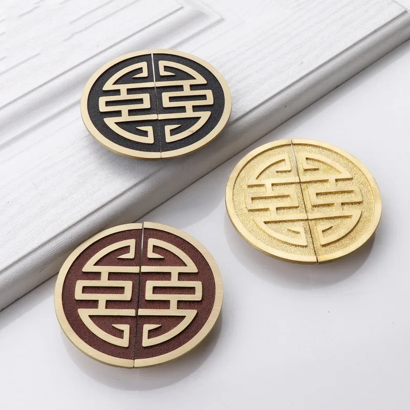 Пара новых китайских ручек для шкафа из чистой меди с твердым сердечником, европейские и американские ящики, все латунные дверные ручки для ... 
Пара новых китайских ручек для шкафа из чистой меди с твердым сердечником, европейские и американские ящики, все латунные дверные ручки для ...