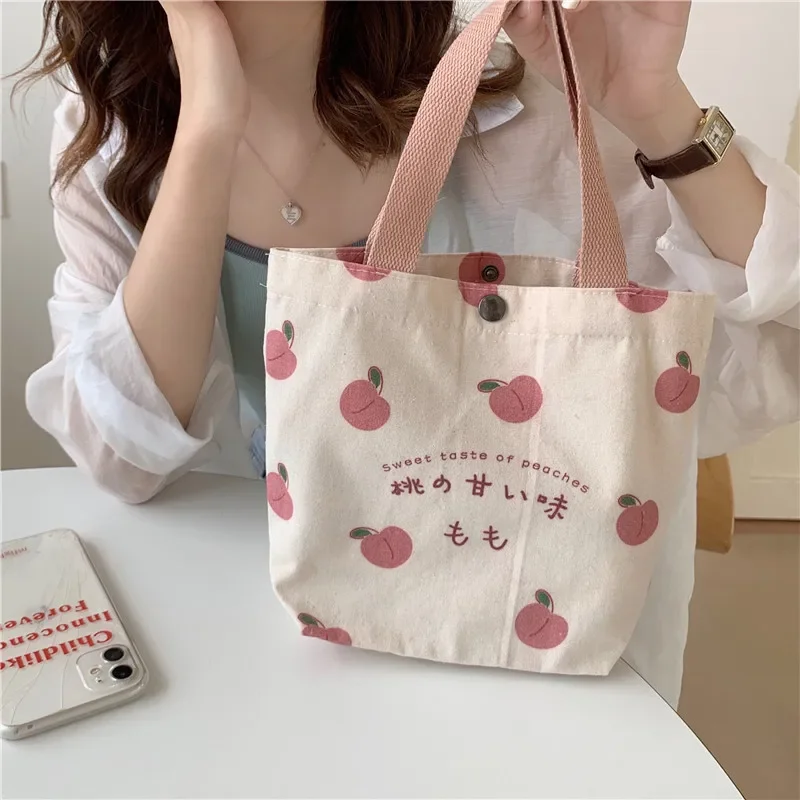 Small Canvas Women Tote Food Bag Japanese Peach Lunch Bag Korean Mini Handbags Lunch Box Cloth Picnic Travel Bento Storage Bags
Small Canvas Women Tote Food Bag Japanese Peach Lunch Bag Korean Mini Handbags Lunch Box Cloth Picnic Travel Bento Storage Bags