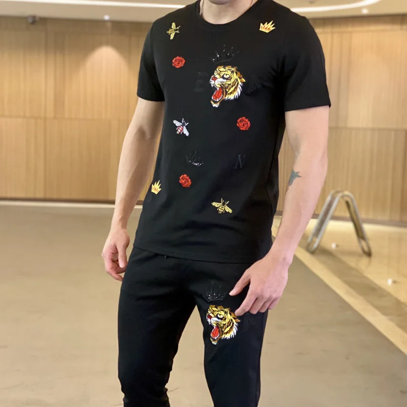 Tiger Pattern Casual Sweatshirt 2 Pcs Tracksuit +Jogger Pant Suit Streetwear Rhinestones Men Set Street Hip Hop Pullover
Tiger Pattern Casual Sweatshirt 2 Pcs Tracksuit +Jogger Pant Suit Streetwear Rhinestones Men Set Street Hip Hop Pullover