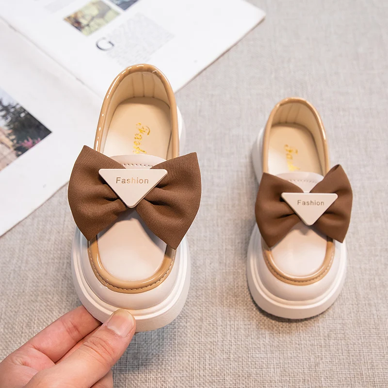 Japanese Sweet Princess Casual Leather Shoes Bow Kids Round Head 2022 Spring Non-slip Children's Fashion Loafers Glossy Elegant
Japanese Sweet Princess Casual Leather Shoes Bow Kids Round Head 2022 Spring Non-slip Children's Fashion Loafers Glossy Elegant