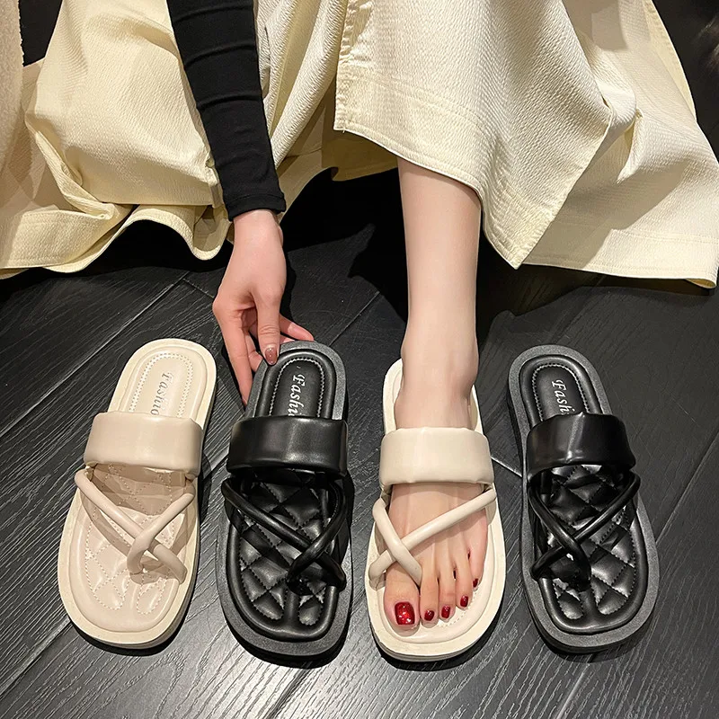 Flat Shoes Female Rubber Slippers Slides Slipers Women Low Fashion Fur Flip Flops 2022 Beach Luxury Hawaiian PU Basic Rome
Flat Shoes Female Rubber Slippers Slides Slipers Women Low Fashion Fur Flip Flops 2022 Beach Luxury Hawaiian PU Basic Rome