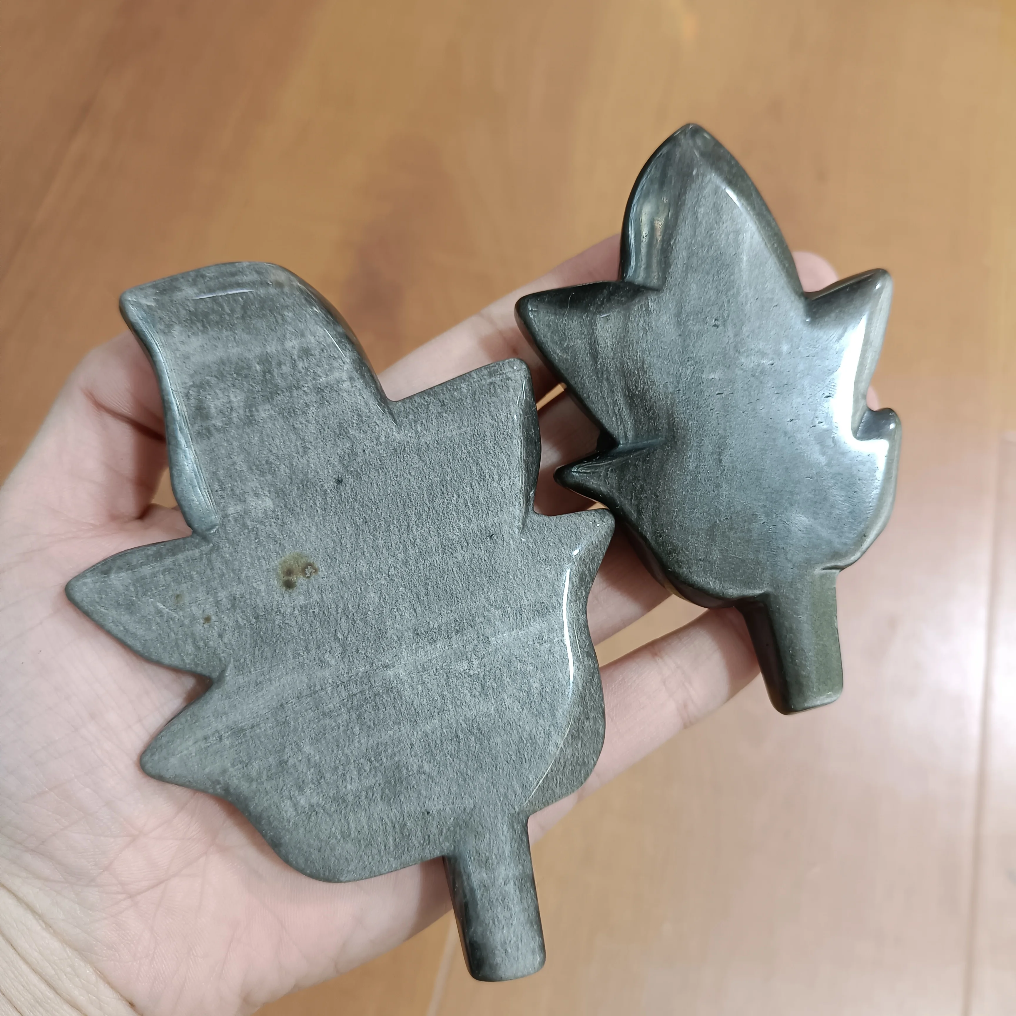 1 шт., фигурка из натурального серебряного обсидиана 
1 шт., фигурка из натурального серебряного обсидиана