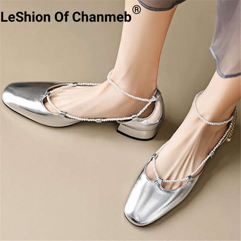 Женские туфли из натуральной кожи, с жемчугом и цепочкой
Женские туфли из натуральной кожи, с жемчугом и цепочкой