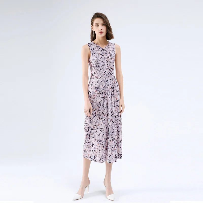 Ladies floral dress women's mid-length Miyake pleated summer 2022 fake two-piece A-line skirt V-neck slit long skirt
Ladies floral dress women's mid-length Miyake pleated summer 2022 fake two-piece A-line skirt V-neck slit long skirt