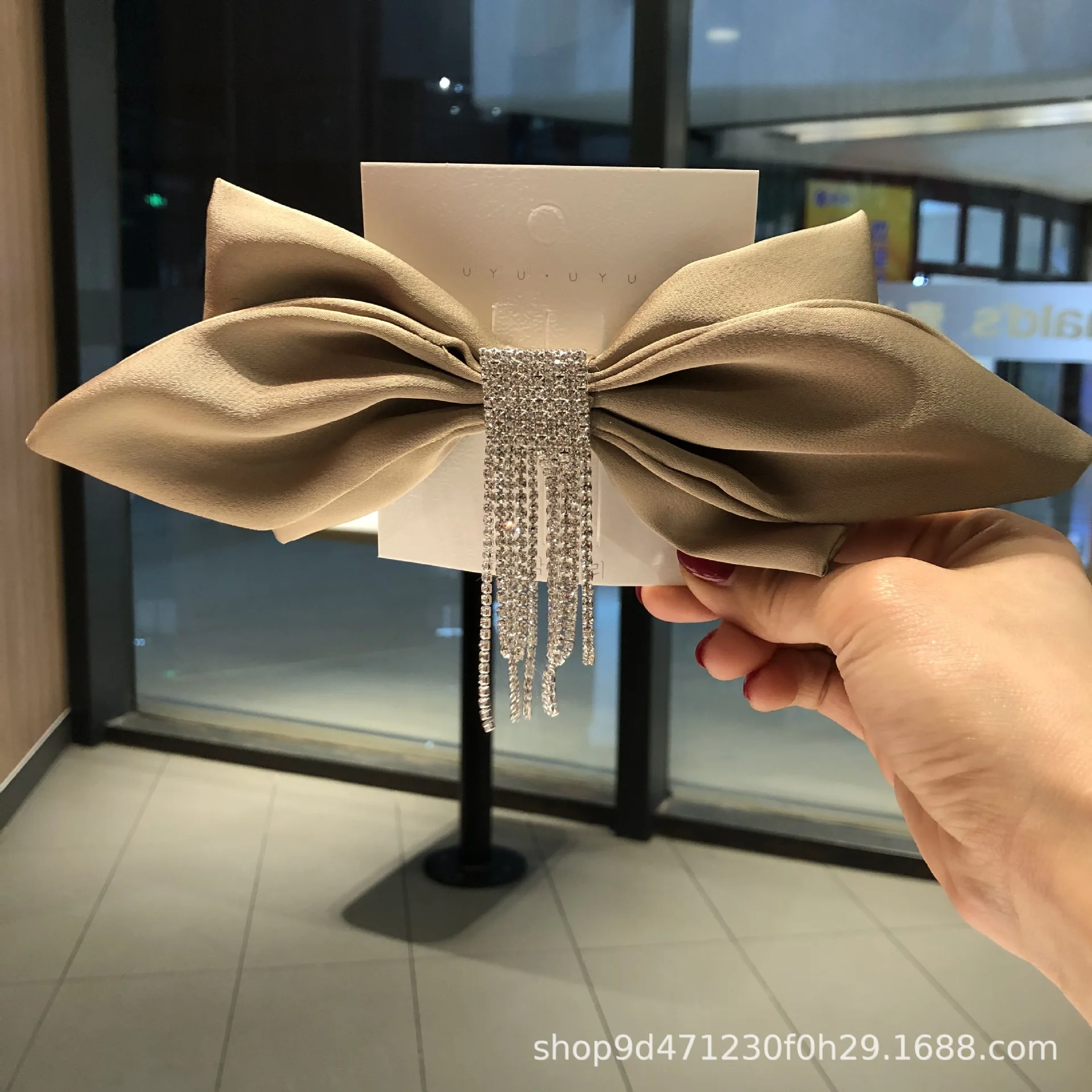 Hairpins Set With Diamonds, Tassels, Large Bows, Spring Clips, Top Clips, Elegant Hair Accessories
Hairpins Set With Diamonds, Tassels, Large Bows, Spring Clips, Top Clips, Elegant Hair Accessories