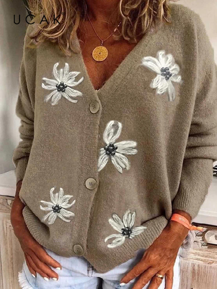 UCAK Brand Women Embroidered Knitted Cardiagn Autumn Soft V-neck Long Sleeve Sweaters Female Streetwear Fashion Clothing W1015
UCAK Brand Women Embroidered Knitted Cardiagn Autumn Soft V-neck Long Sleeve Sweaters Female Streetwear Fashion Clothing W1015