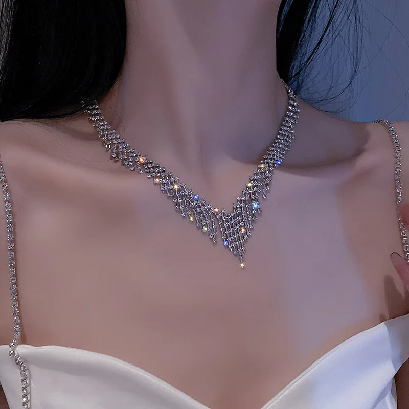 Fashion Simple Personality Necklace Spring New Full Rhinestone Tassel Necklace Necklace Women's Wedding Jewelry Birthday Gift
Fashion Simple Personality Necklace Spring New Full Rhinestone Tassel Necklace Necklace Women's Wedding Jewelry Birthday Gift
