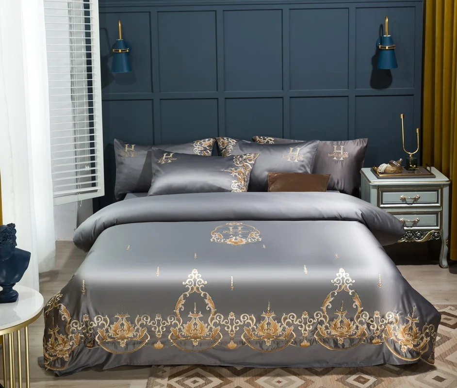 Luxury European Style Smooth Silk Cotton Bedding Set Queen King Gold Embroidery Duvet Cover Bed Sheet Pillowcases Home Textiles
Luxury European Style Smooth Silk Cotton Bedding Set Queen King Gold Embroidery Duvet Cover Bed Sheet Pillowcases Home Textiles
