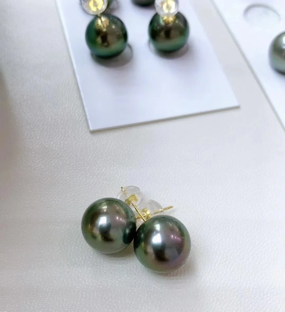 Classic Simple 18K Gold Pearl Earrings for Women Real 10-11mm Round Seawater Tahiti Black Pearl Fashion Party Wedding Jewelry
Classic Simple 18K Gold Pearl Earrings for Women Real 10-11mm Round Seawater Tahiti Black Pearl Fashion Party Wedding Jewelry