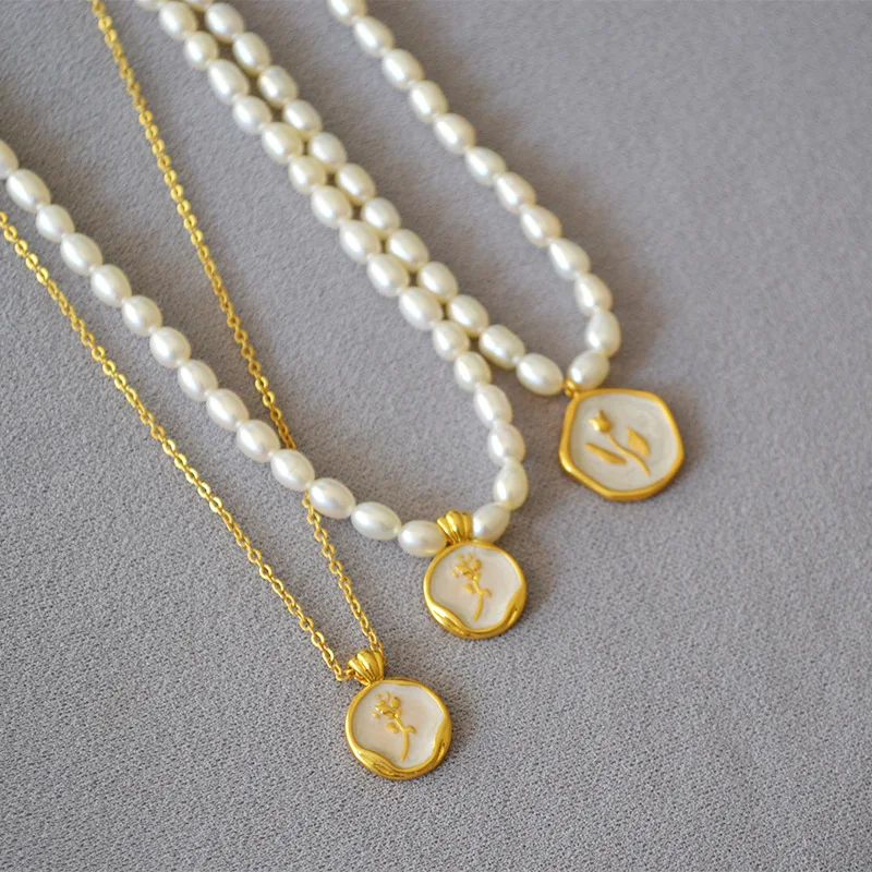 Freshwater Pearl Chocker White Enamel Vintage Rose Flower Gold Coin Pendant Elegant Necklace
Freshwater Pearl Chocker White Enamel Vintage Rose Flower Gold Coin Pendant Elegant Necklace