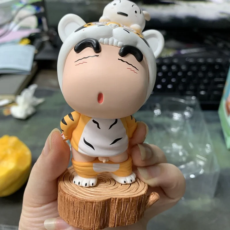 12 см Аниме Crayon Shin-chan Shinnosuke nohama фигурка Cos кукла-Тигр ПВХ экшн-модель Фигурка Коллекционная игрушка орнамент подарок для детей
12 см Аниме Crayon Shin-chan Shinnosuke nohama фигурка Cos кукла-Тигр ПВХ экшн-модель Фигурка Коллекционная игрушка орнамент подарок для детей