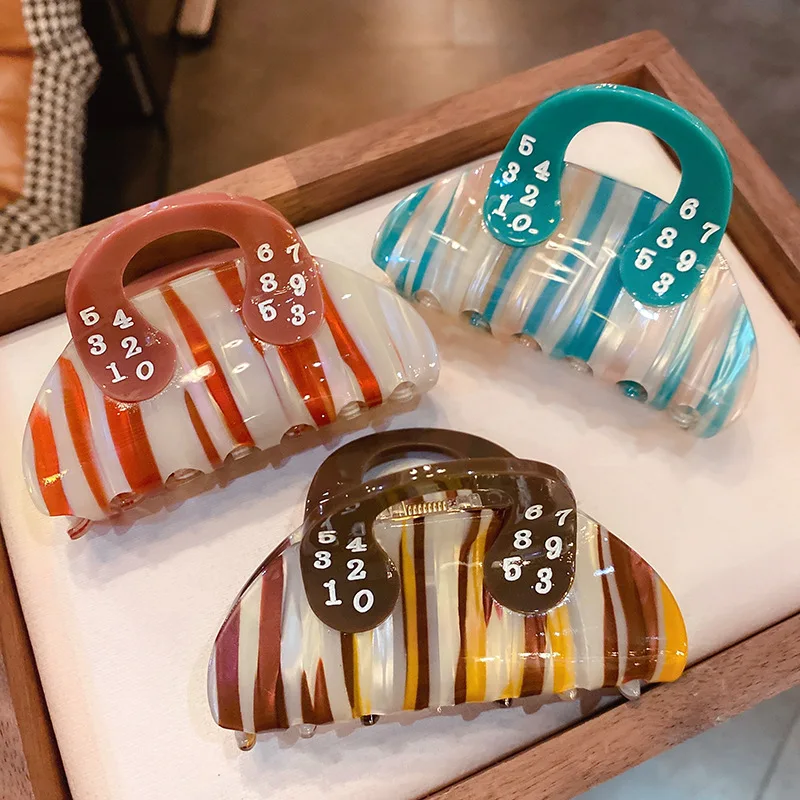 Fashionable Digital Stripe Handbag Hairpin Korean Version East Gate Personalized New Grab Clip Versatile Fashion Design Hair
Fashionable Digital Stripe Handbag Hairpin Korean Version East Gate Personalized New Grab Clip Versatile Fashion Design Hair