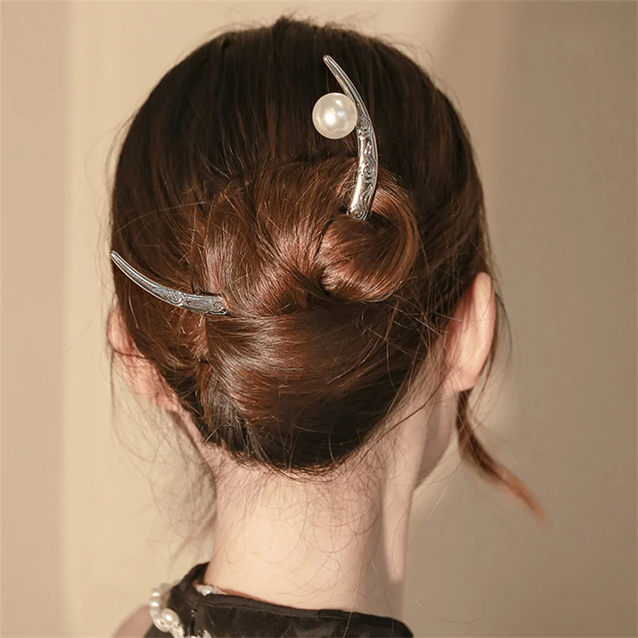 New Fashion pearl Moon Hairpin Retro Half Moon Pull Hairpin Female High Sense Ball Head Curling Headdress hair stick wholesale
New Fashion pearl Moon Hairpin Retro Half Moon Pull Hairpin Female High Sense Ball Head Curling Headdress hair stick wholesale
