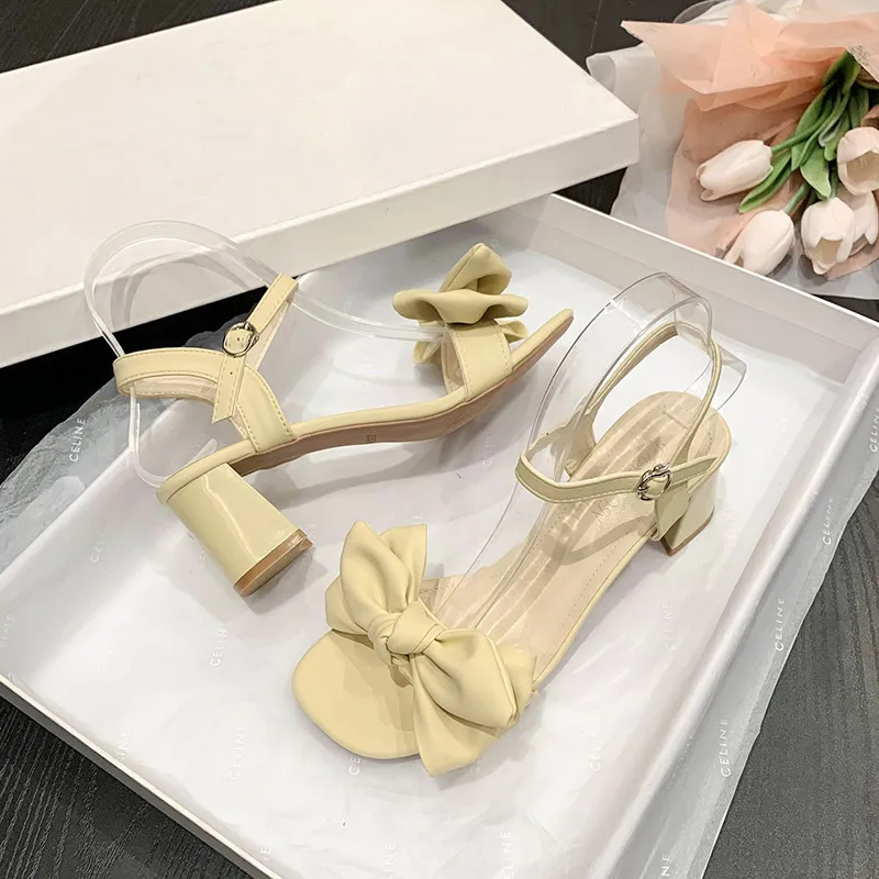 Сандалии
Сандалии