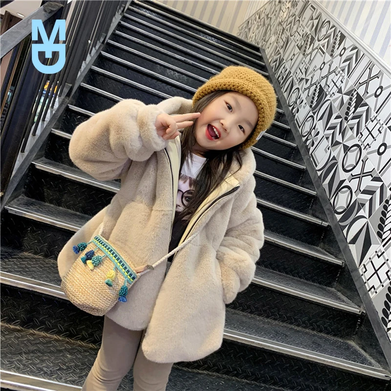 New Fashion Baby Winter Warm Fur Coats For Girls Long Sleeve Hooded Warm Jacket For Christmas Party Kids Fur Outwear Clothing TZ
New Fashion Baby Winter Warm Fur Coats For Girls Long Sleeve Hooded Warm Jacket For Christmas Party Kids Fur Outwear Clothing TZ