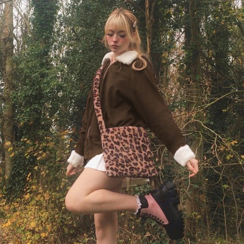 Женская толстовка с капюшоном, Пушистый пуловер оверсайз с меховой отделкой, Осень-зима 2021
Женская толстовка с капюшоном, Пушистый пуловер оверсайз с меховой отделкой, Осень-зима 2021