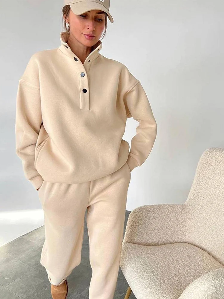2023 Winter Fleece Sweatshirt Sets Women Solid Two Piece Sets Casual Buttons Stand Collar Loose Pullover High Waist Sports Pants
2023 Winter Fleece Sweatshirt Sets Women Solid Two Piece Sets Casual Buttons Stand Collar Loose Pullover High Waist Sports Pants