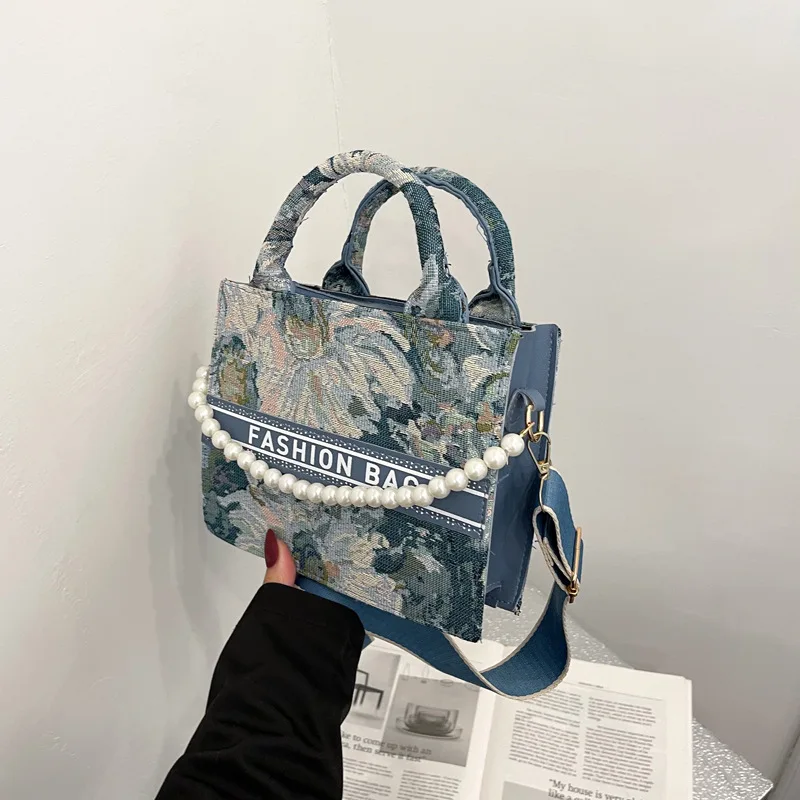 Pearl Chain Shoulder Bag Large Capacity Women's Bag 2022 Trend Print Casual Crossbody Bags for Women Handbag Female Luxury Woman
Pearl Chain Shoulder Bag Large Capacity Women's Bag 2022 Trend Print Casual Crossbody Bags for Women Handbag Female Luxury Woman