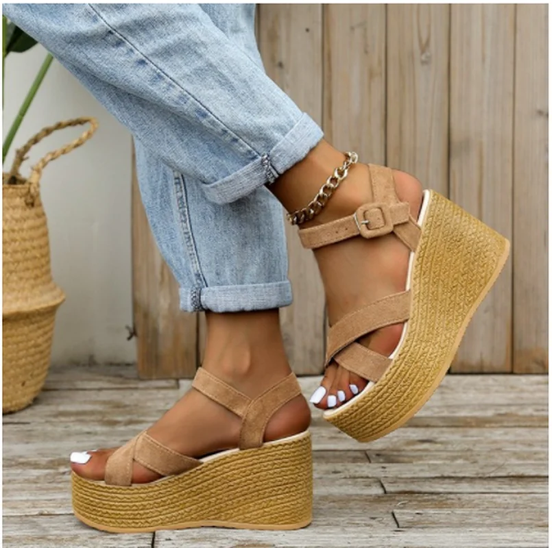 2022 Casual Summer Rubber Sole Buckle Non-slip Peep Toe Platform Shoes Fashion Wedge Sandals for Women Elegant Heels Women
2022 Casual Summer Rubber Sole Buckle Non-slip Peep Toe Platform Shoes Fashion Wedge Sandals for Women Elegant Heels Women