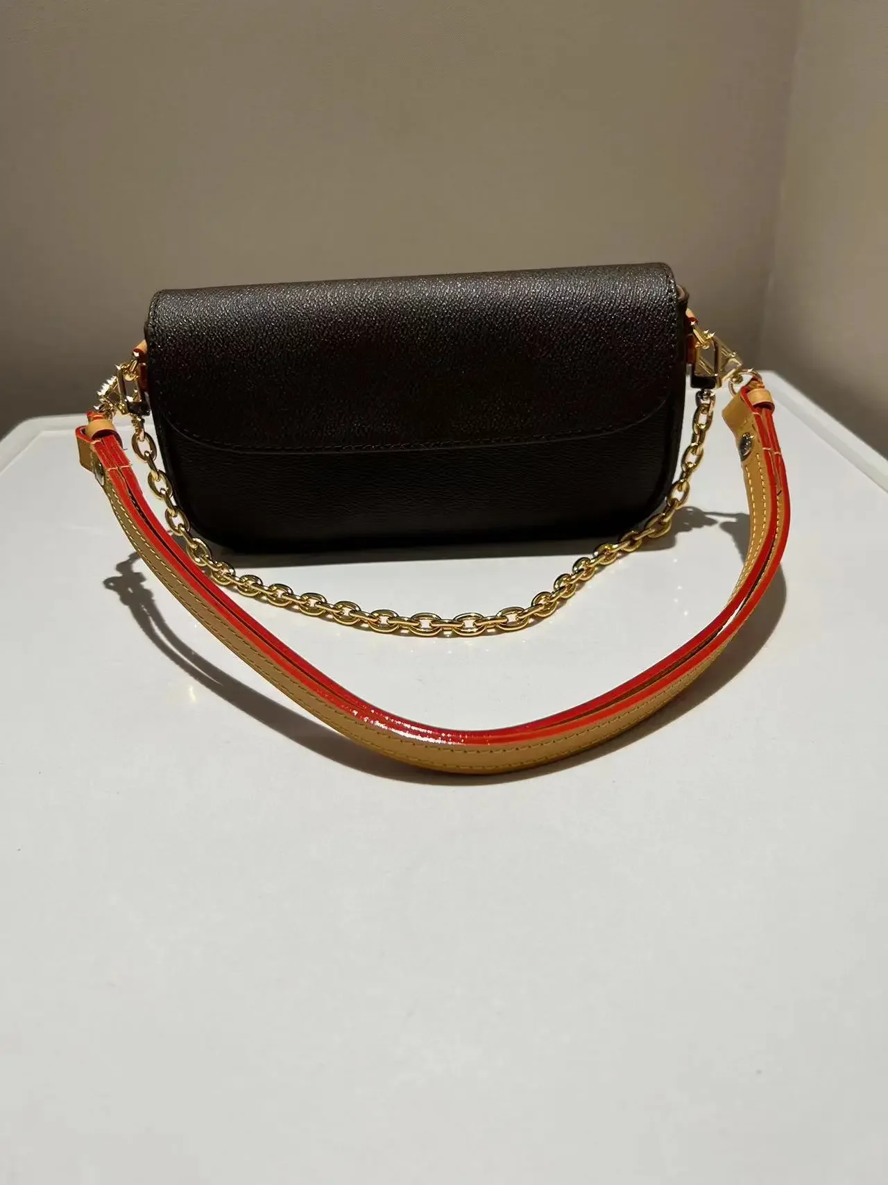 Popular small bag 2023 women's fashion MISANGE KOURA brand handbag high quality messenger bag chain bag Black shoulder bag 11
Popular small bag 2023 women's fashion MISANGE KOURA brand handbag high quality messenger bag chain bag Black shoulder bag 11