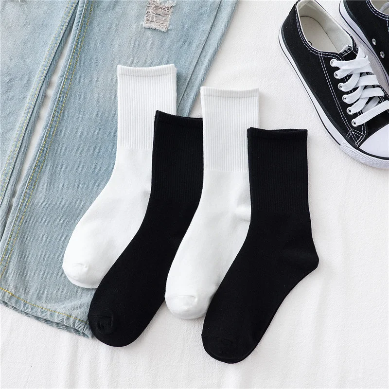 Black Cotton Mid-tube Solid and White Color Socks Absorbent Socks and Deodorant Soft and Comfortable High-Quality Socks
Black Cotton Mid-tube Solid and White Color Socks Absorbent Socks and Deodorant Soft and Comfortable High-Quality Socks