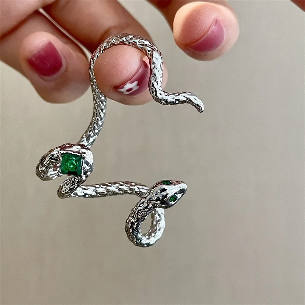 Personality Silver Plated Snake Shape Ear Clip for Women Earring Without Piercing Shiny Zircon Charm Trend Ear Cuff Jewelry Gift
Personality Silver Plated Snake Shape Ear Clip for Women Earring Without Piercing Shiny Zircon Charm Trend Ear Cuff Jewelry Gift