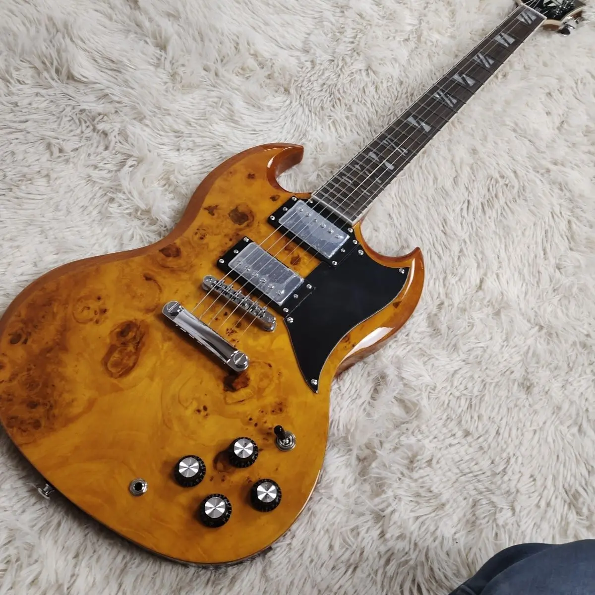 Customization Bark Electric Guitar, Six Strings, Good Feel and Sound Quality
Customization Bark Electric Guitar, Six Strings, Good Feel and Sound Quality