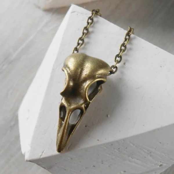 Raven Skull Necklace - Bird Skull Pendant - Antique bronze Taxidermy Necklace
Raven Skull Necklace - Bird Skull Pendant - Antique bronze Taxidermy Necklace