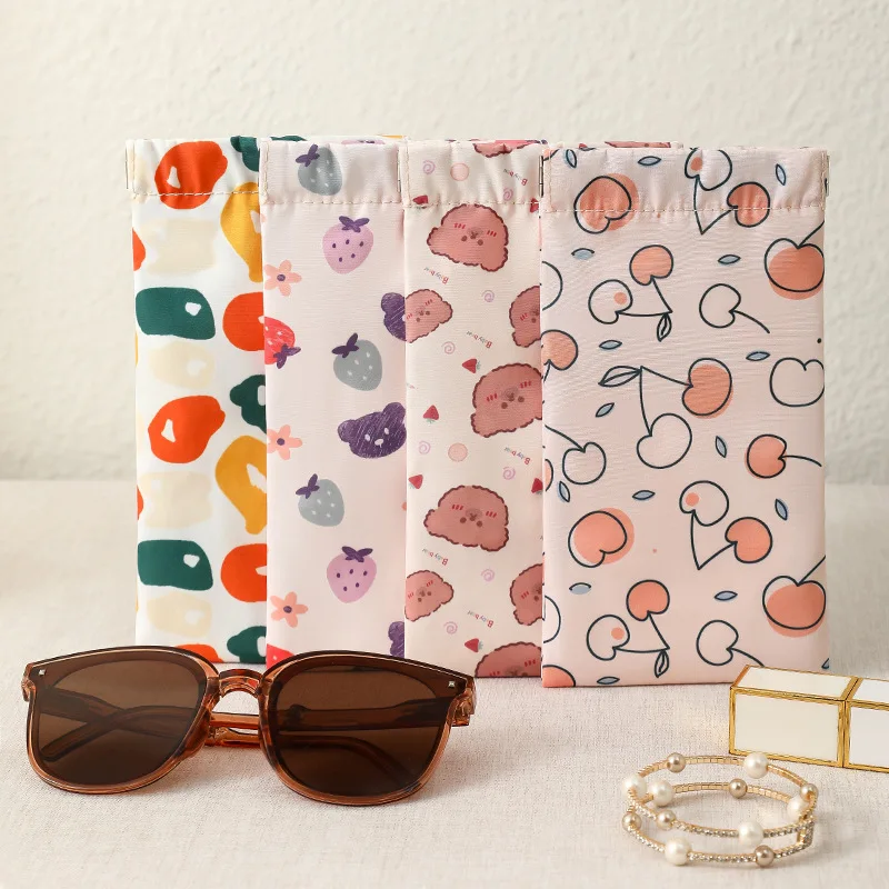 Fashion Women Sunglasses Storage Organizer Pouch Portable Mini Ladies Lipstick Case Makeup Pouches Small Women's Cosmetic Bag
Fashion Women Sunglasses Storage Organizer Pouch Portable Mini Ladies Lipstick Case Makeup Pouches Small Women's Cosmetic Bag