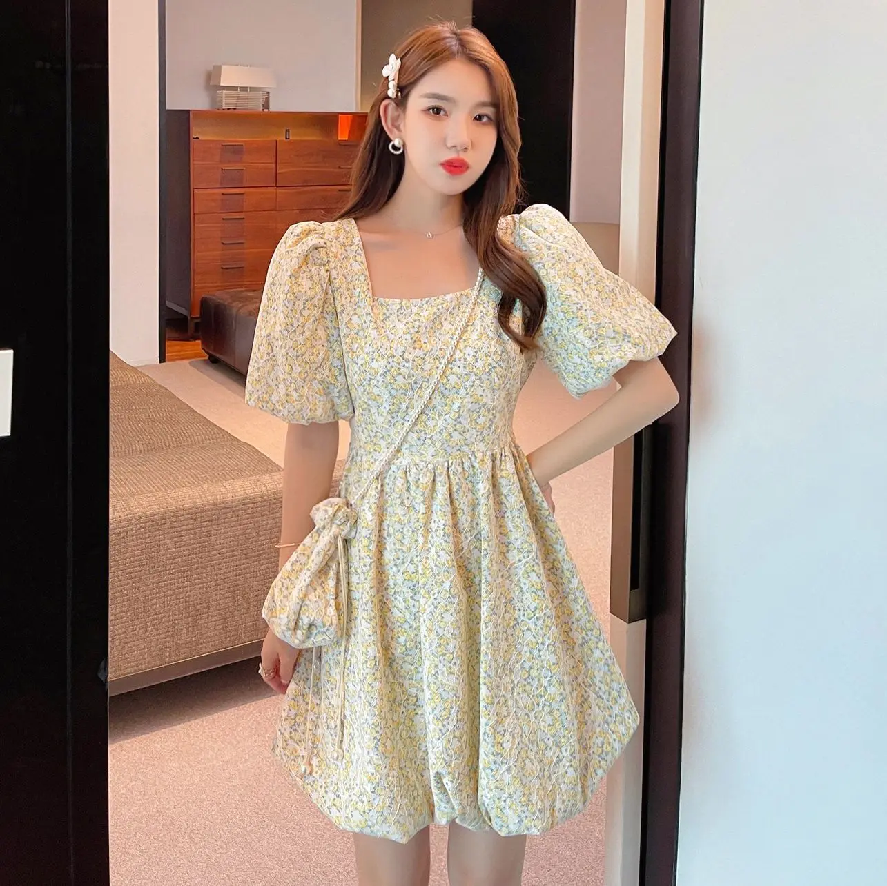 Summer Women's Dress 2021 2022 French Style Short Sleeve Puff Sleeve Square Collar High Waist Yellow Blue Dresses Dropshipping
Summer Women's Dress 2021 2022 French Style Short Sleeve Puff Sleeve Square Collar High Waist Yellow Blue Dresses Dropshipping