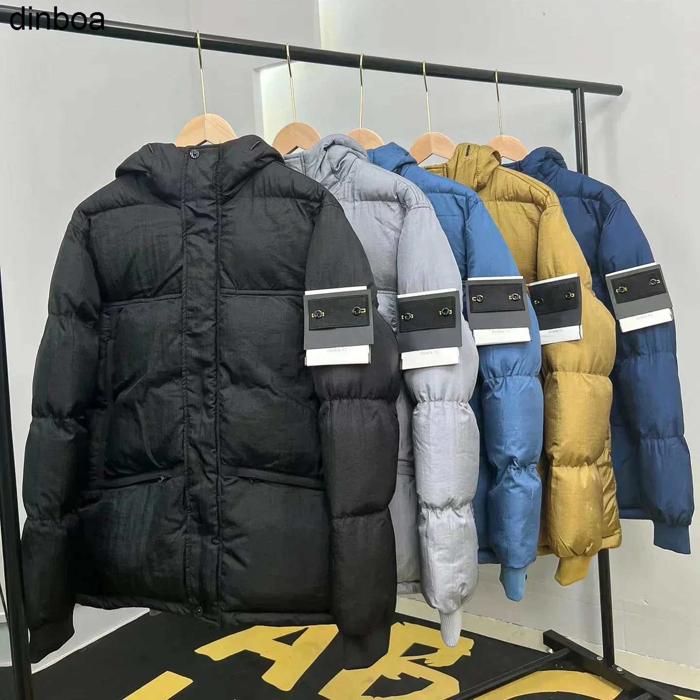 Men‘s Warm Hooded Parkas Women's High Quality Compass Wind Cotton-padded Outdoors Coat Winter Waterproof Nylon Outerwear Unisex
Men‘s Warm Hooded Parkas Women's High Quality Compass Wind Cotton-padded Outdoors Coat Winter Waterproof Nylon Outerwear Unisex