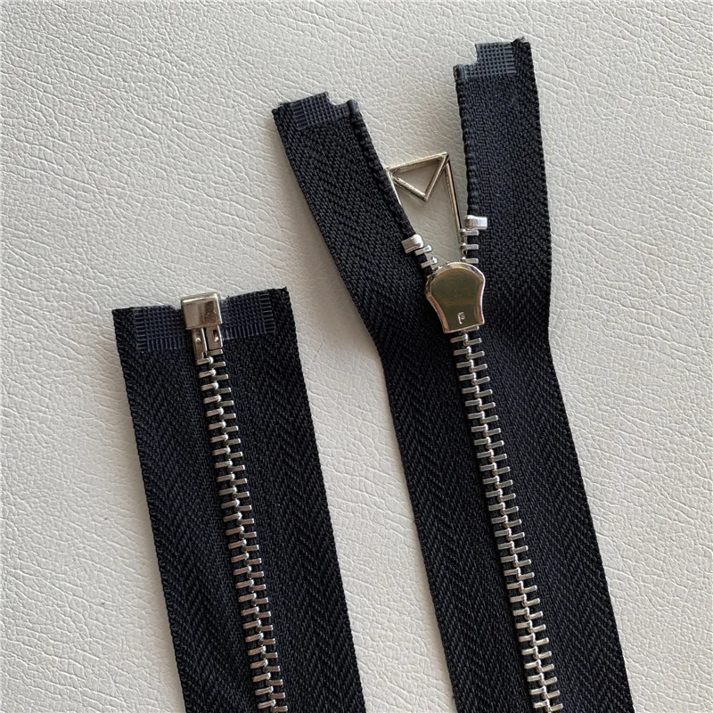 1PCS 40/50/60/70/80cm 5 # Metal Zipper Open-End Auto Lock Copper Zip DIY Clothing Bags Craft Supplies Fasteners For Clothes
1PCS 40/50/60/70/80cm 5 # Metal Zipper Open-End Auto Lock Copper Zip DIY Clothing Bags Craft Supplies Fasteners For Clothes