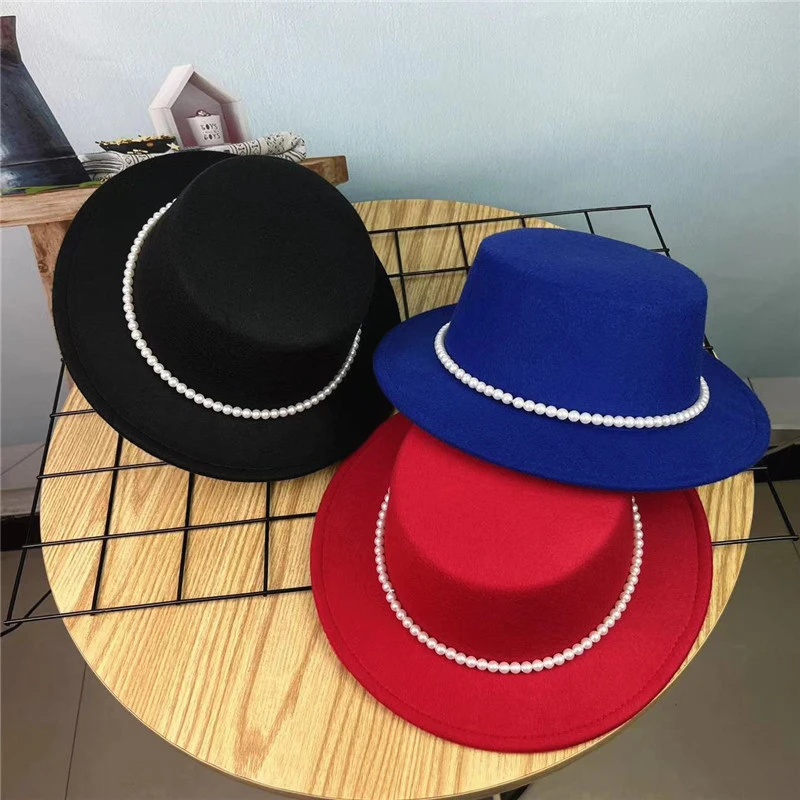 New Womens Fedora Big Brim Hat Dome Pearl Chain Women Flat-Top Top Hat Spring Ladies Elegant Casual Monochrome Woolen Hat
New Womens Fedora Big Brim Hat Dome Pearl Chain Women Flat-Top Top Hat Spring Ladies Elegant Casual Monochrome Woolen Hat