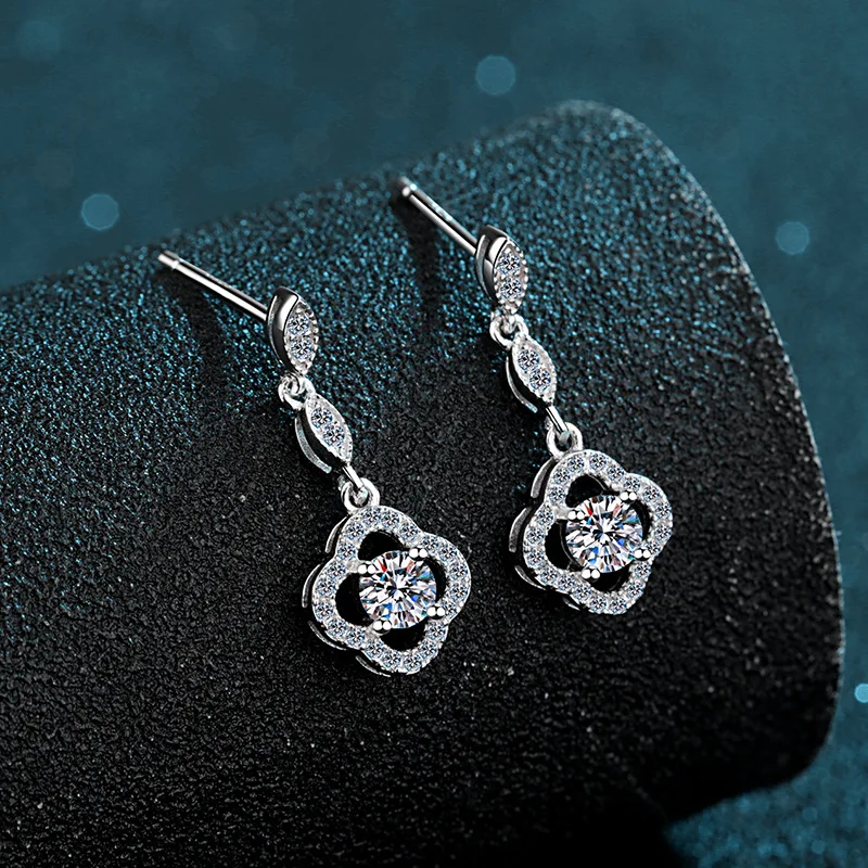 New S925 Sterling Silver 0.6 Carat D Color Moissanite Diamond Drop Earrings Engagement Jewelry
New S925 Sterling Silver 0.6 Carat D Color Moissanite Diamond Drop Earrings Engagement Jewelry
