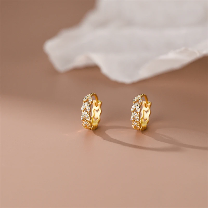 925 Sterling Silver Micro Inlaid Zircon Leaf Hoop Earrings For Women Girls Fashion Temperament Exquisite Jewelry Accessories
925 Sterling Silver Micro Inlaid Zircon Leaf Hoop Earrings For Women Girls Fashion Temperament Exquisite Jewelry Accessories