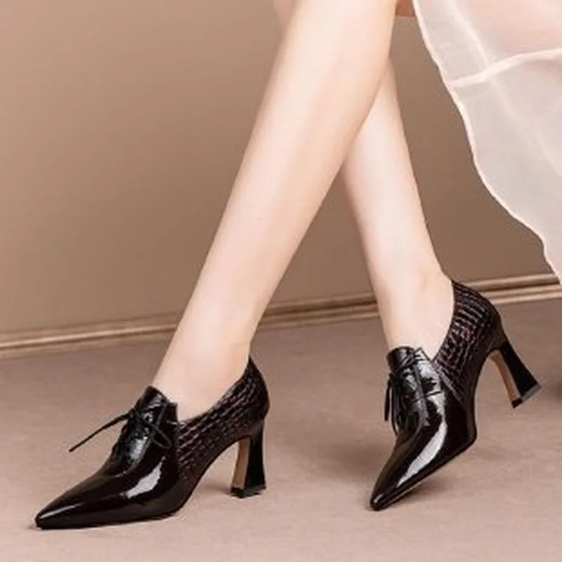 Сетчатые красные модные женские туфли Новинка весна-осень 2022 в британском стиле на толстом каблуке универсальные темпераментные маленькие... 
Сетчатые красные модные женские туфли Новинка весна-осень 2022 в британском стиле на толстом каблуке универсальные темпераментные маленькие...