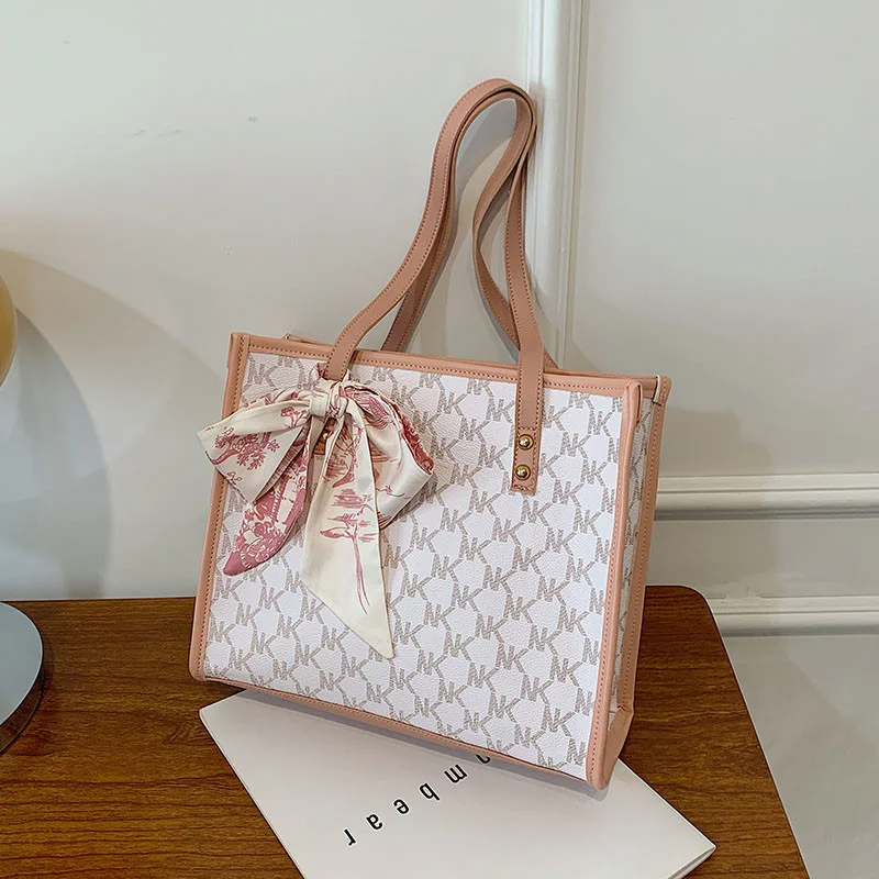 Large capacity fashion bag women's autumn commuting armpit bag 2021 new fashion Korean version fashion Printed One Shoulder Tote
Large capacity fashion bag women's autumn commuting armpit bag 2021 new fashion Korean version fashion Printed One Shoulder Tote