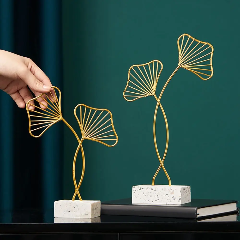 Creative Modern Metal Living Room Sculpture Office Leaf Figurines Desktop Decor Leaves Statue Home Decoration 
Creative Modern Metal Living Room Sculpture Office Leaf Figurines Desktop Decor Leaves Statue Home Decoration