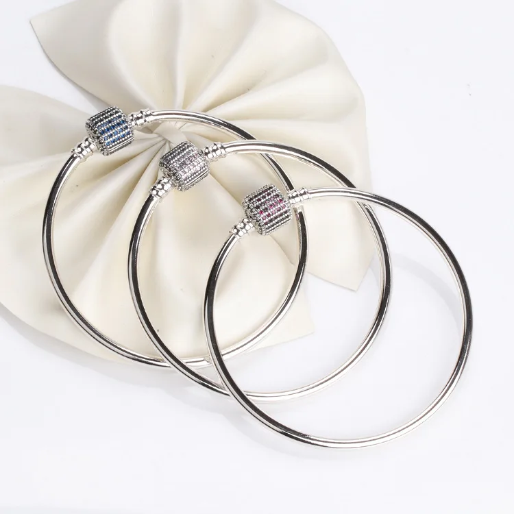 100% 925 Sterling Silver Classic Clasp Bracelet Bracelet Cylindrical Buckle Diamond Bracelet for Women Wedding Gift
100% 925 Sterling Silver Classic Clasp Bracelet Bracelet Cylindrical Buckle Diamond Bracelet for Women Wedding Gift