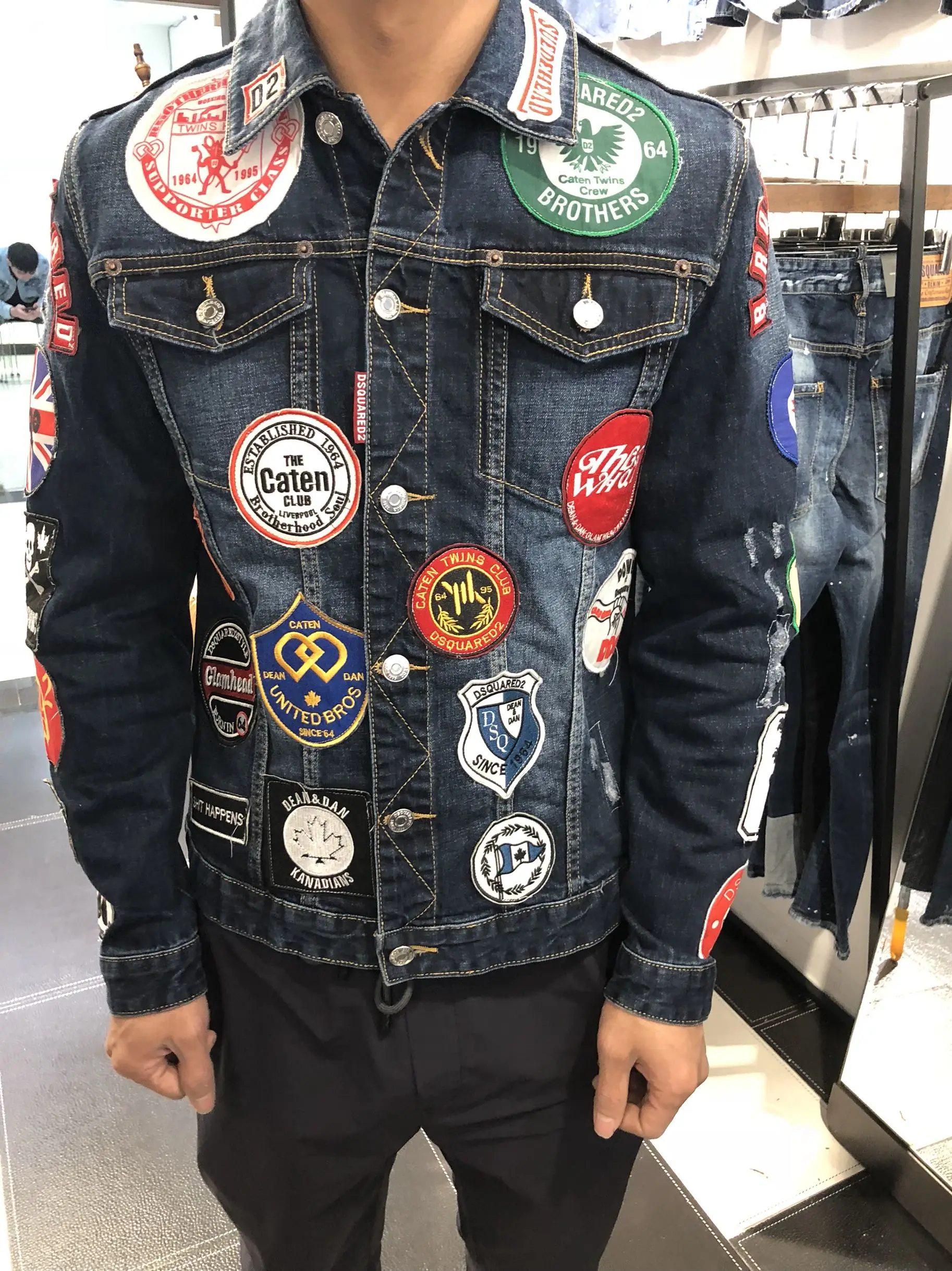 Men Denim Jackets Dsquared2 Jeans Coats Italian Luxury Brand Motorcycle Denim Coats Male Multiple Badges Casual Jeans Jackets XL
Men Denim Jackets Dsquared2 Jeans Coats Italian Luxury Brand Motorcycle Denim Coats Male Multiple Badges Casual Jeans Jackets XL