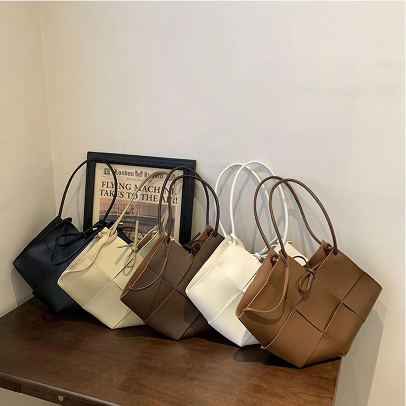 

2023 New Fashion Women's Woven Shoulder Bags Luxury Designer Handbag High Quality Ladies Composite Bag Female Bags Large Capacit