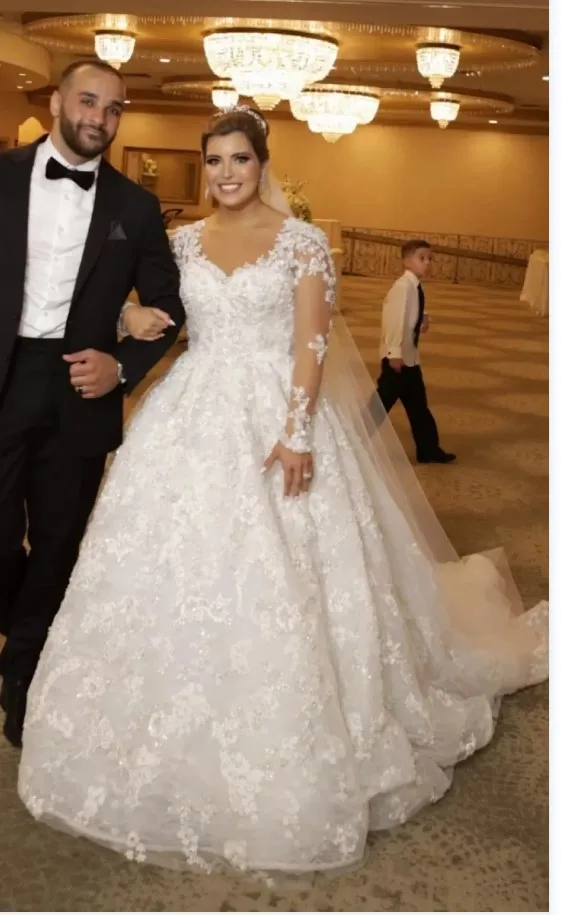 

Charming Scoop Neckline Long Sleeves Wedding Dresses Sweep Train Vestidos de Novia Lace Appliques Illsion Back Bridal Gowns