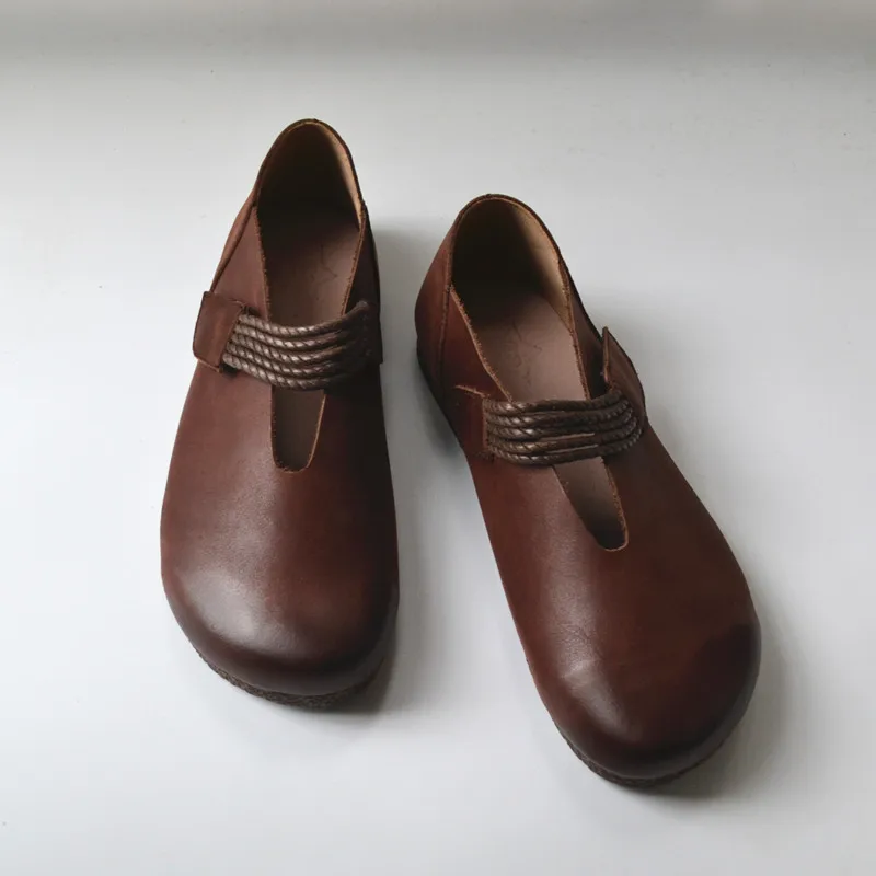 Low-heeled Soft-Soled Leather Shoes V-mouth One-Word Magic Sticker Simple Retro Literary Shoes Female Forest Series
Low-heeled Soft-Soled Leather Shoes V-mouth One-Word Magic Sticker Simple Retro Literary Shoes Female Forest Series